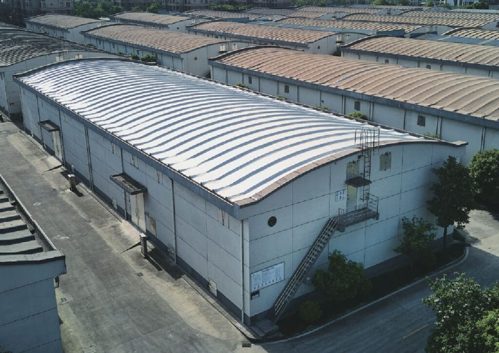 magazyn zbożowy pokryty folią chłodzącą o właściwościach PDRC