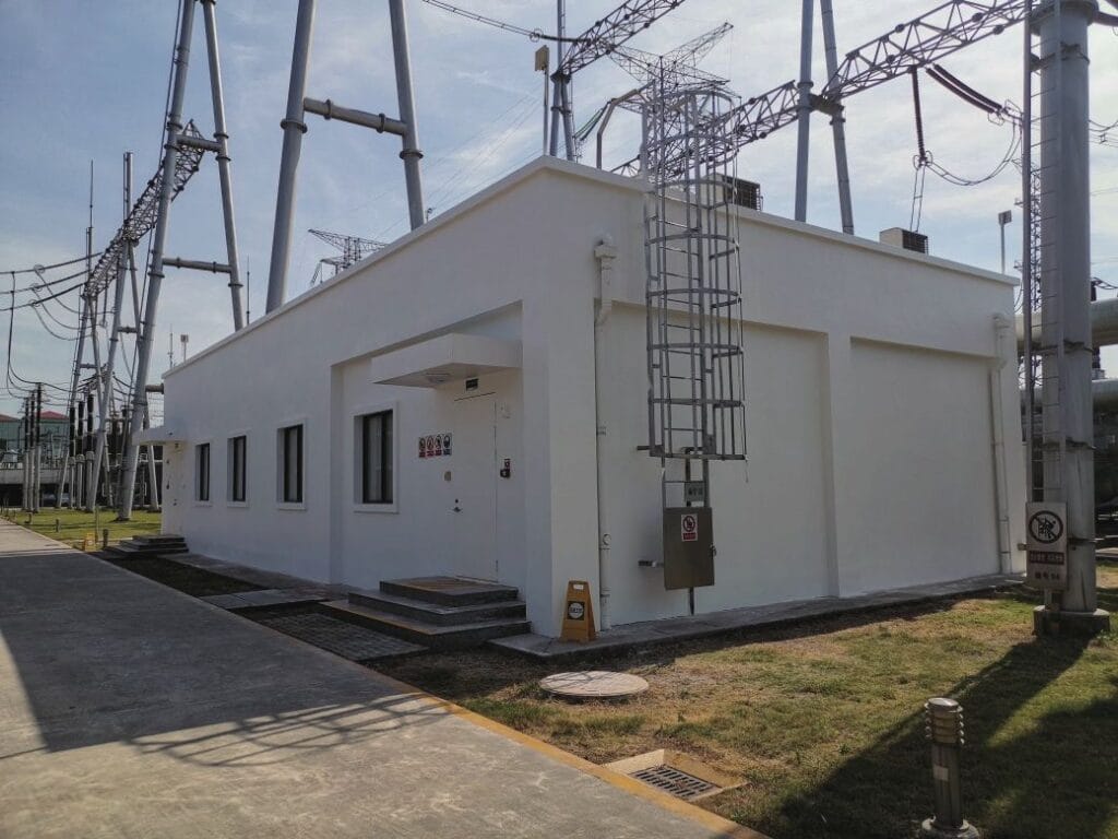 Fasada podstacji 500 kV pokryta powłoką chłodzącą Radi-Cool, przeznaczoną do pokrycia fasad.